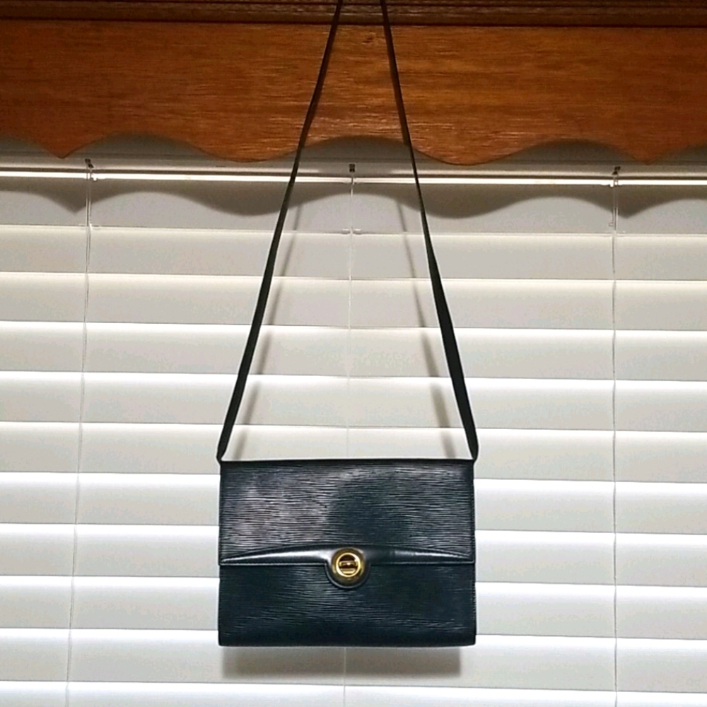 SOLD!!! LV Pochette Arche